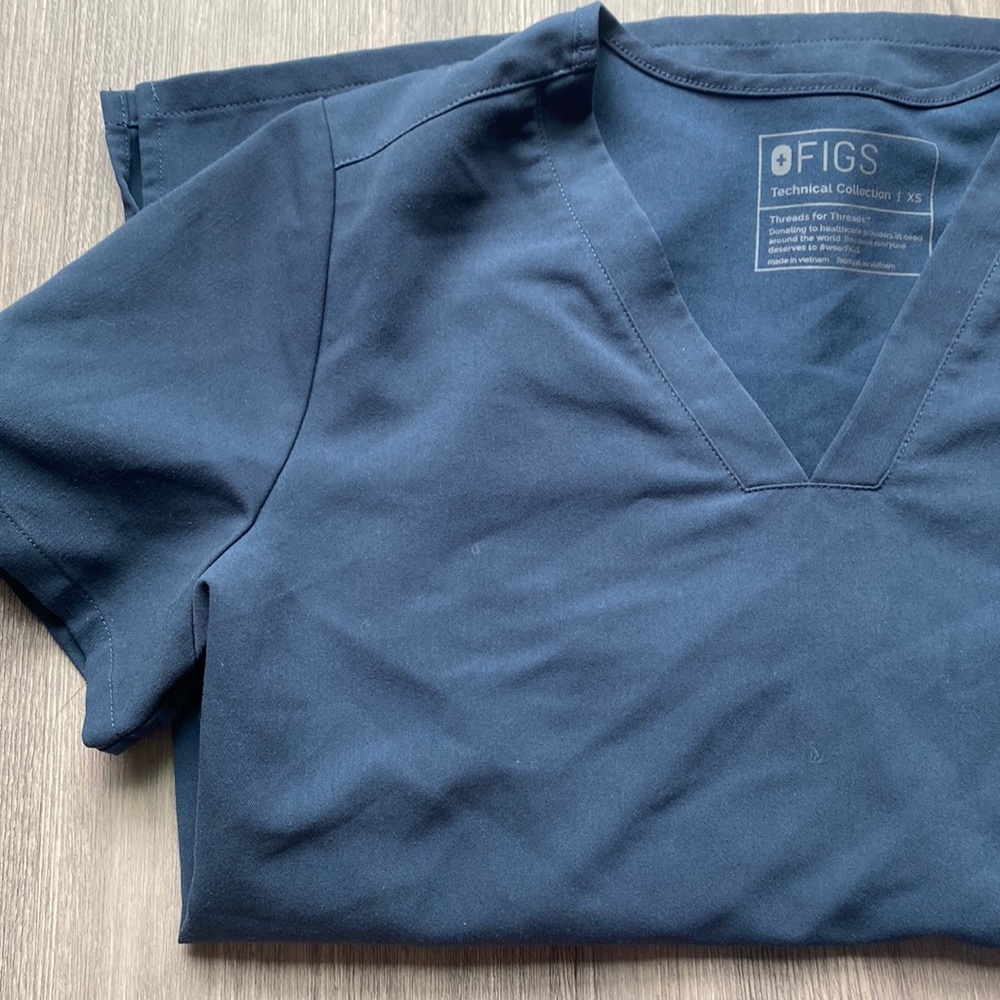 FIGS Casma Three Pocket Scrub Top Dark Harbor